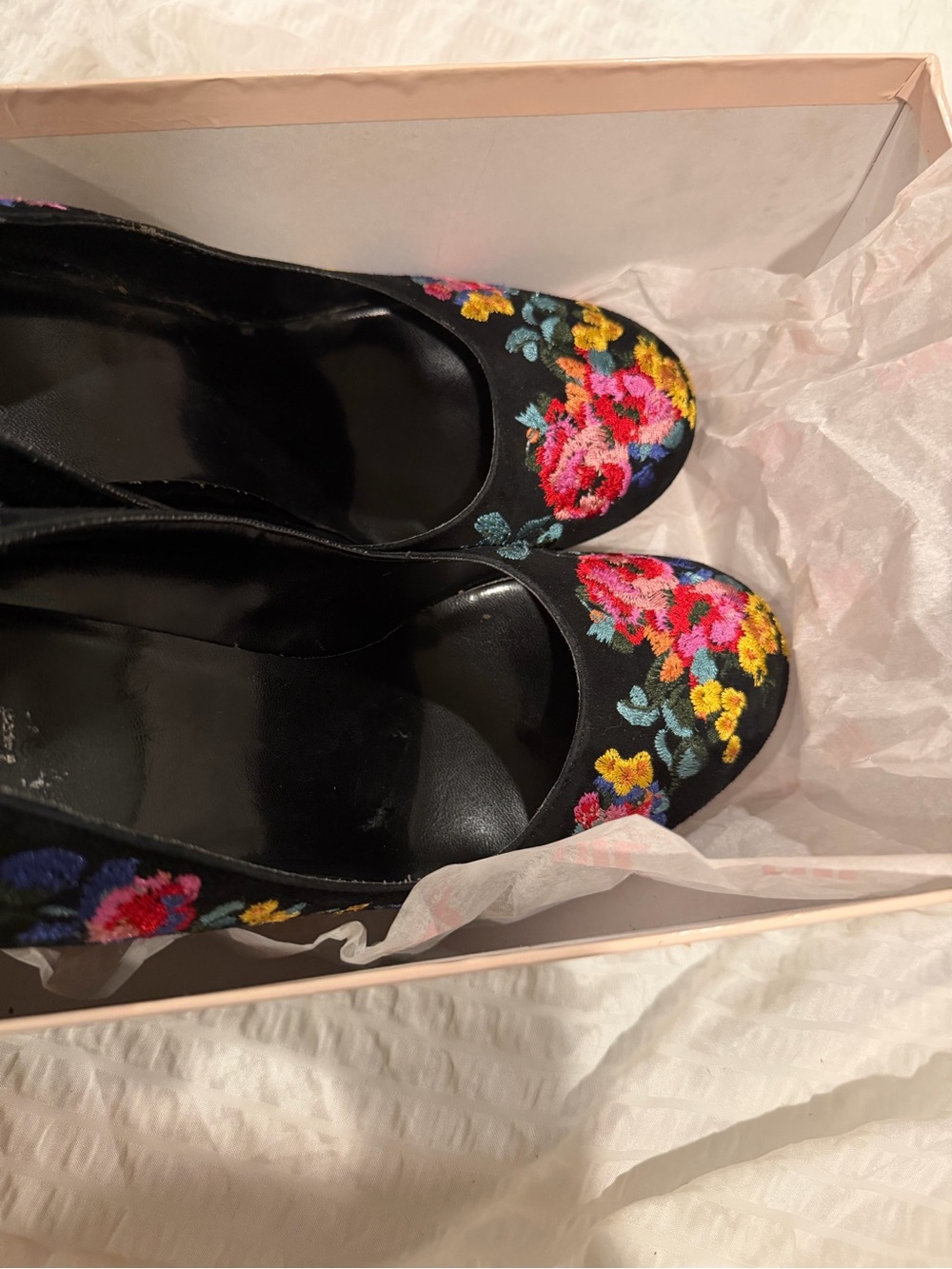 JENNIFER LOPEZ Black Embroidered Floral Suede High Heel Pumps - Picture 11 of 16